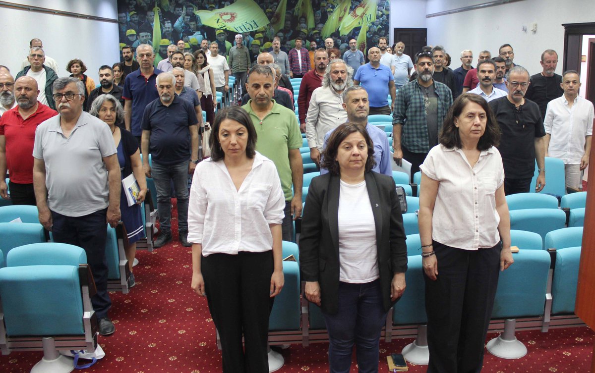 egitimsen's tweet photo. Eğitim Sen 12. Dönem 6. Genel Meclis toplantısı, Merkez Yürütme Kurulu üyeleri, şube başkanları, Merkez Denetleme Kurulu ve Merkez Disiplin Kurulu üyelerinin katılımıyla başladı. Açılış konuşmasını Genel Sekreterimiz Zülküf Güneş’in yaptığı toplantıda, Genel Başkanımız Kemal Irmak, süreç hakkında değerlendirme yaptı.