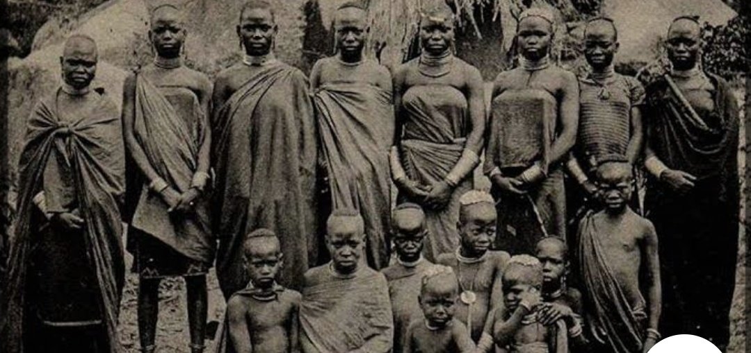 Mutsvangwa4's tweet photo. These are ma Shona dressing precolonisation , we didn't move around naked https://t.co/0rscsXxaP5