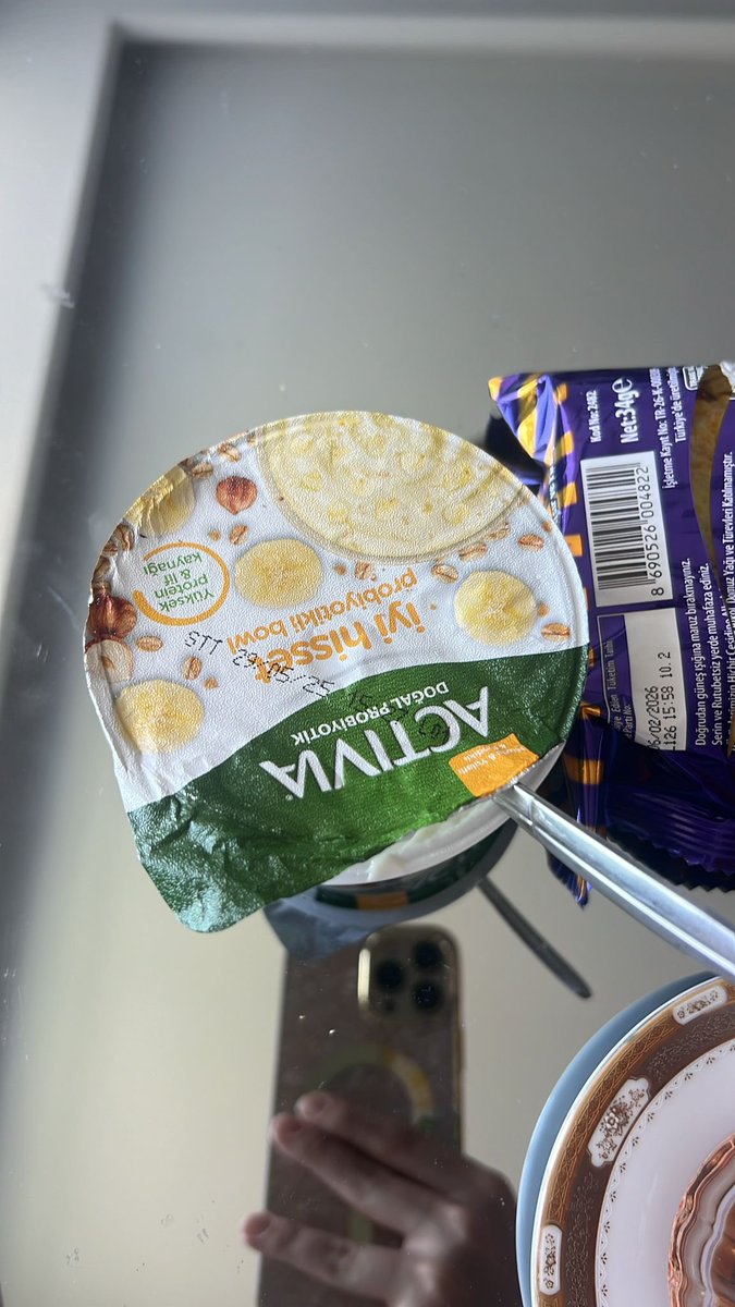 aboodmousli's tweet photo. @getir Getirden Activia siparişi verdim, gelen ürün bozuktu ekşi kötü koku Canlı destek sorunu çözmeden kapattı, telefonda da sadece iade teklif ettiler. Yenisi gönderilsin dedim"depoya ulaşamıyoruz" gibi anlamsız bir bahane duydum. Süresi zaten 29.05 Paramı değil,
 çözüm istedim https://t.co/30wm6GKEkb