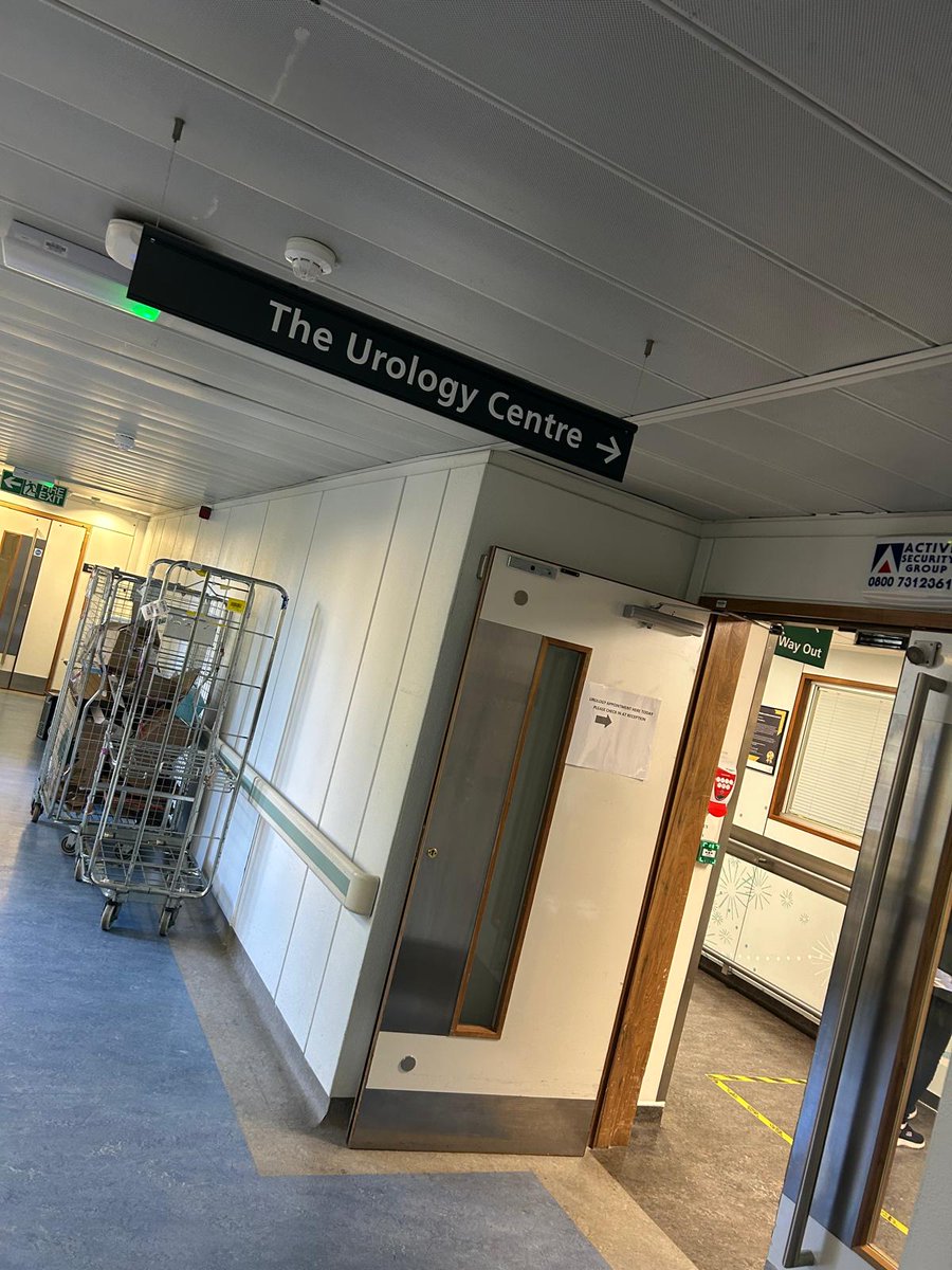Actionbladderca's tweet photo. Di is at @GSTTnhs today and has based the ABC UK stand in the Urology Department for their busy clinic!
#bladdercancer #bladdercancerawareness #bcam2025 #abcuk https://t.co/kxJPDUDZpU