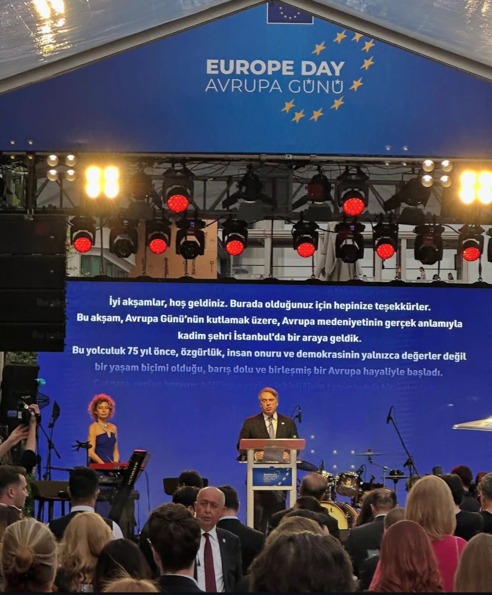 Bruxircle (@bruxircle) on Twitter photo 🇪🇺🇹🇷#Bruxircle team member <a href="/fulyakocuk/">Fulya Kocukoglu</a> attended the #EuropeDay celebrations in Istanbul hosted by Ambassador Thomas Hans Ossowski, Head of the <a href="/EUDelegationTur/">AB Türkiye Delegasyonu🇪🇺EU Delegation to Türkiye</a>, and Mrs. Angellica Ossowski. The event gathered representatives from foreign missions, CSOs and the business community. 🇪🇺🇹🇷#Bruxircle team member <a href="/fulyakocuk/">Fulya Kocukoglu</a> attended the #EuropeDay celebrations in Istanbul hosted by Ambassador Thomas Hans Ossowski, Head of the <a href="/EUDelegationTur/">AB Türkiye Delegasyonu🇪🇺EU Delegation to Türkiye</a>, and Mrs. Angellica Ossowski. The event gathered representatives from foreign missions, CSOs and the business community.