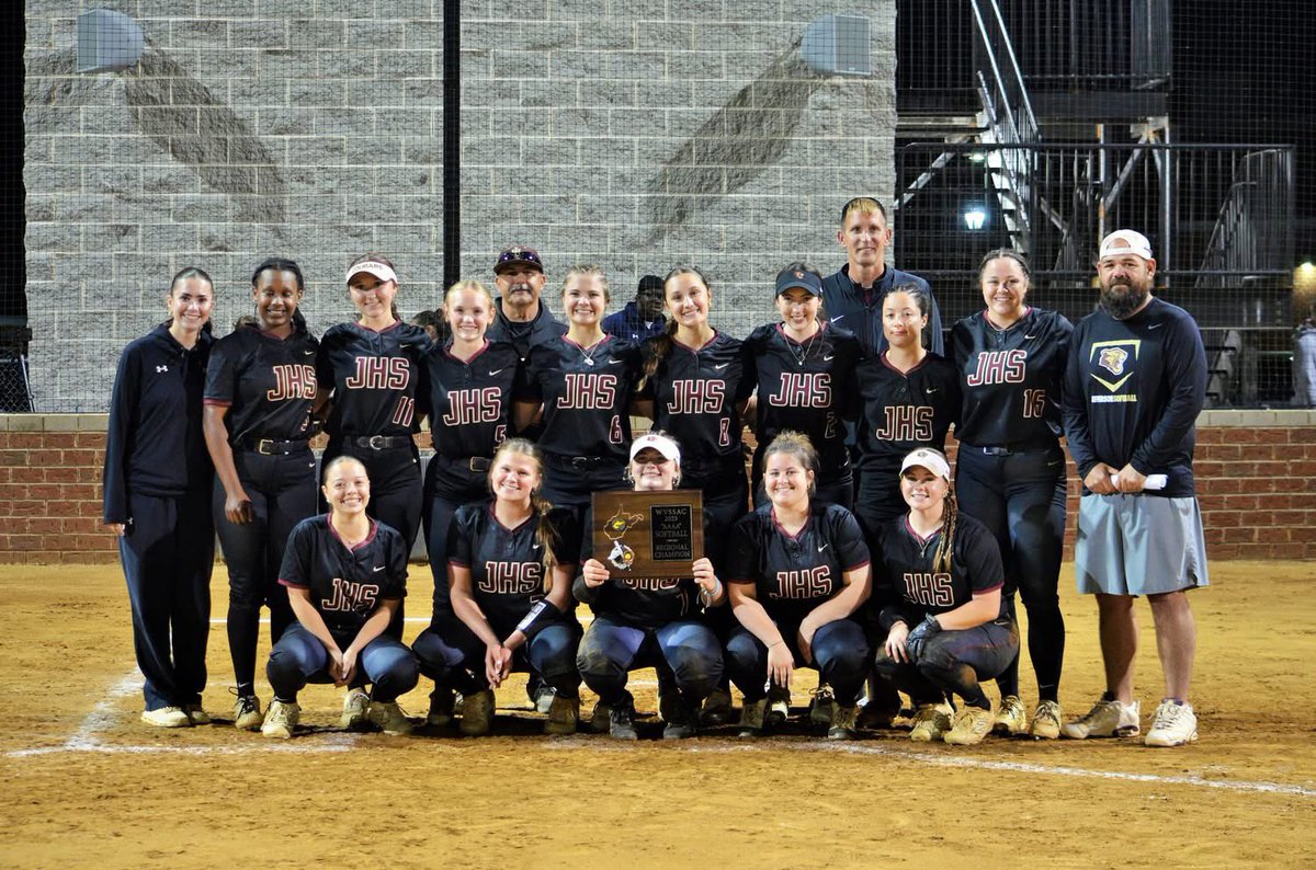 ssmith0073's tweet photo. Congratulations to all of our girls who made EPAC teams! I made 2nd team All-EPAC for outfield. Now it’s time to get to work!🐾 https://t.co/A31HKoIBtC