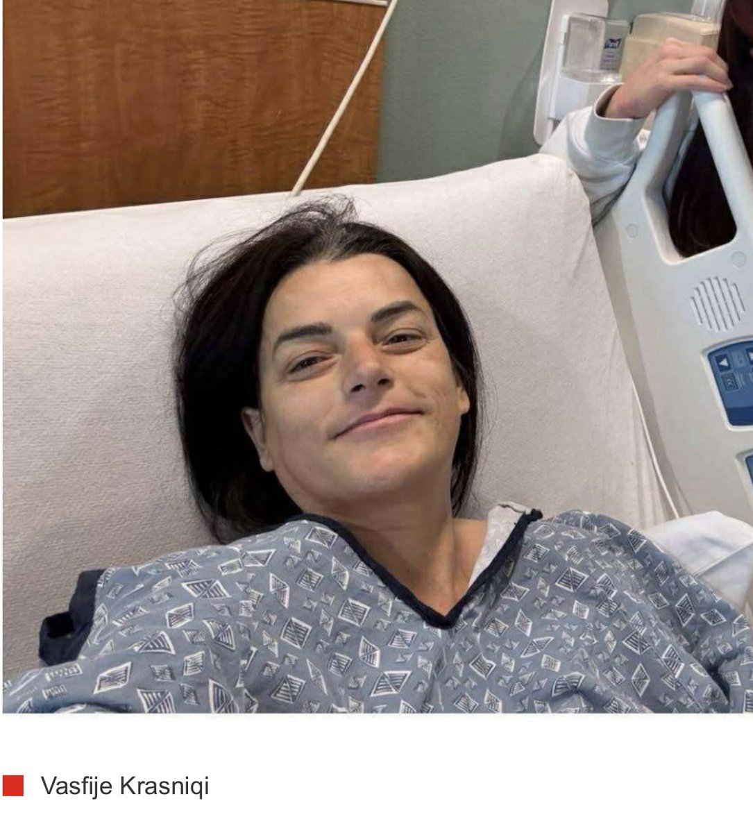 Lutem për këtë shqiptare të mirë, shqiponjë e palodhur në mbrotje të drejtave dhe lirive të grave e vajzave shqiptare të Kosovës që përballuan genocidin e pushtuesve serbë!
Motër Vasfie Krasniqi ti ke hyrë në historinë e kombit shqiptar si një shqiponjë që vetëm fluturon!
🙏🦅Zot