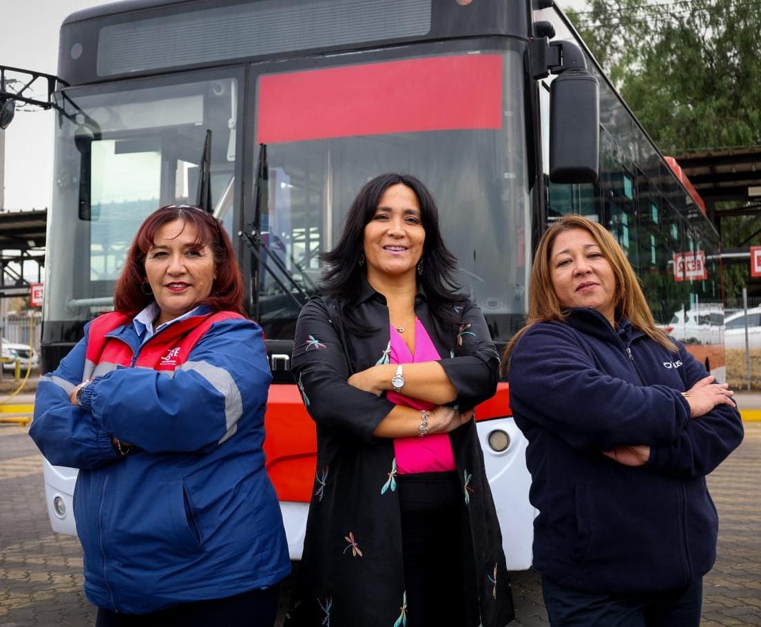 rtveigualdad's tweet photo. En este programa EL DATO con el estudio "Sin filtro" sobre mensajes antifeministas en X de @llorenteycuenca. Y la experiencia en Santiago de Chile para incorporar a mujeres a la conducción en compañías de autobuses. Un trabajo en igualdad para tener autonomía económica. https://t.co/bAtdGCTXRe