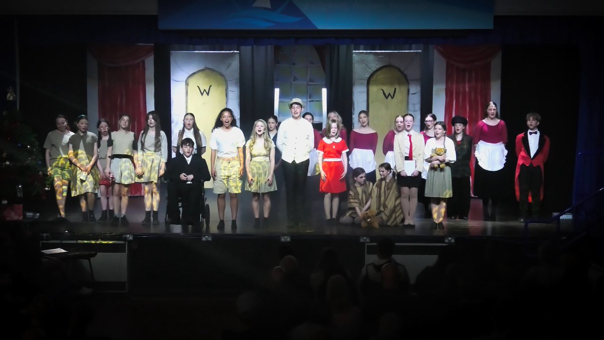 BeaconCL_PArts's tweet photo. Wow what fantastic performances have seen of Annie over the last few nights. Thanks to all involved helping and our talented students @WellspringAT @JackPudsey @BeaconAcadPE @BeaconAcademyCL https://t.co/s231oQ8HZ6