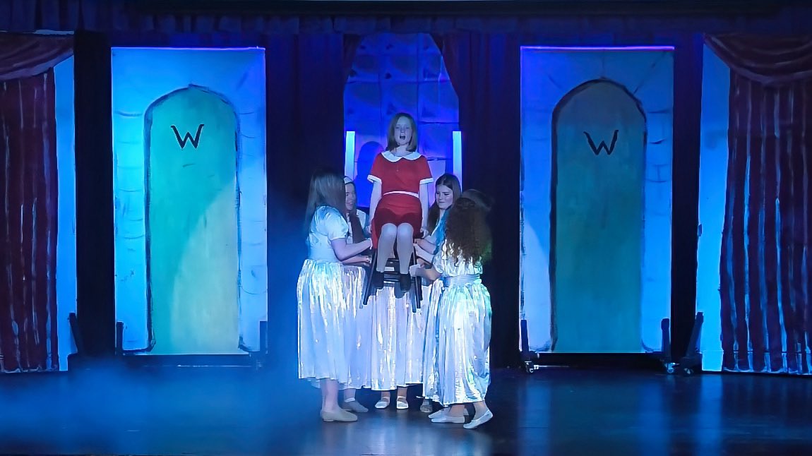 BeaconCL_PArts's tweet photo. Wow what fantastic performances have seen of Annie over the last few nights. Thanks to all involved helping and our talented students @WellspringAT @JackPudsey @BeaconAcadPE @BeaconAcademyCL https://t.co/s231oQ8HZ6