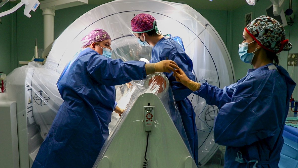 HospitalLaFe (@hospitallafe) on Twitter photo 🏥 El <a href="/HospitalLaFe/">HospitalLaFe</a> atiende más de 2.000 pacientes con epilepsia al año
ℹ️ En torno al 30% del total de los casos son resistentes a los fármacos y un 10% del total son susceptibles de cirugía
La Fe realiza entre 50 y 60 operaciones de epilepsia al año
📰lafe.san.gva.es/es/-/dia-epile… 🏥 El <a href="/HospitalLaFe/">HospitalLaFe</a> atiende más de 2.000 pacientes con epilepsia al año
ℹ️ En torno al 30% del total de los casos son resistentes a los fármacos y un 10% del total son susceptibles de cirugía
La Fe realiza entre 50 y 60 operaciones de epilepsia al año
📰lafe.san.gva.es/es/-/dia-epile…