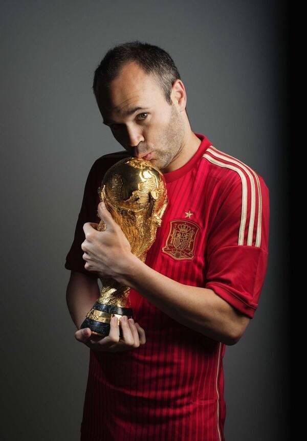 salmaniho's tweet photo. - بطل الليغا 9 مرات
- بطل الكأس 6 مرات
- بطل دوري الابطال 4 مرات
- بطل السوبر الاسباني 6 مرات
- بطل السوبر الاوروبي مرتين
- بطل كأس العالم للاندية 3 مرات
- بطل كأس العالم مع اسبانيا
- بطل اليورو مرتين مع اسبانيا

- رجل المباراة في نهائي الابطال 2015
- رجل المباراة في نهائي كأس العالم 2010
- رجل المباراة في نهائي اليورو 2012

فاز بكل شيء وحقق المعادلة الكاملة، اداء فردي تاريخي وانجازات عظيمة لن تتكرر

👑