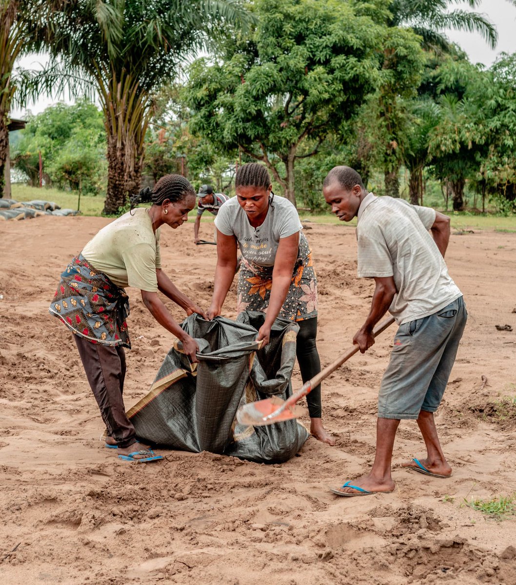 Nous sommes heureux d’annoncer le partenariat stratégique entre Pili Congo et Pondu Wetu.
Une collaboration gagnant-gagnant au service de la valorisation des saveurs authentiques et de l’excellence agroalimentaire.
RDV très bientôt pour découvrir le fruit de cette synergie !