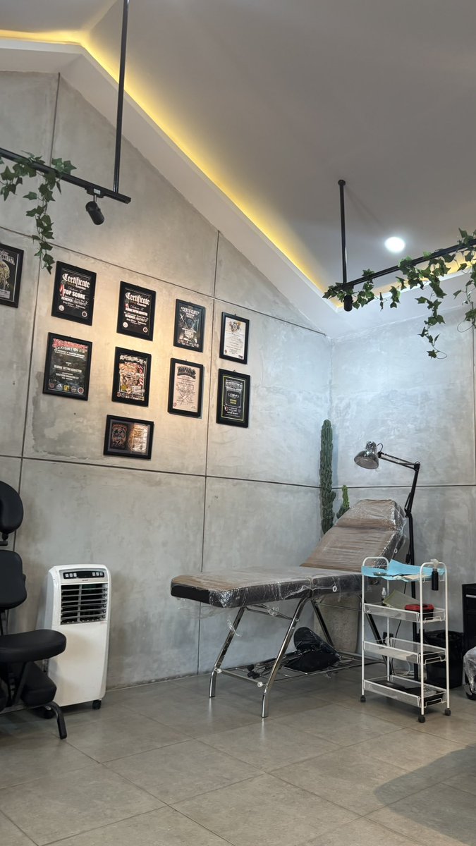 jauh2 ke semarang cmn suruh nemenin piercing gotri di kontol 🥰