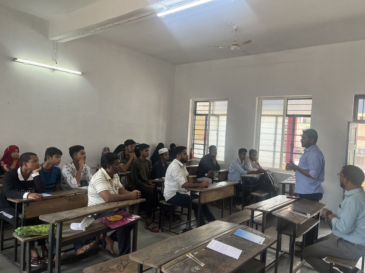 siomsz's tweet photo. SIO Kolhapur successfully organised a free career guidance seminar at Nehru High School, Dasara Chowk (Muslim Boarding), Kolhapur. Approximately 20-25 students attended the session, which featured one-on-one career counselling.
#CareerCounselling https://t.co/sX79fXHnoS
