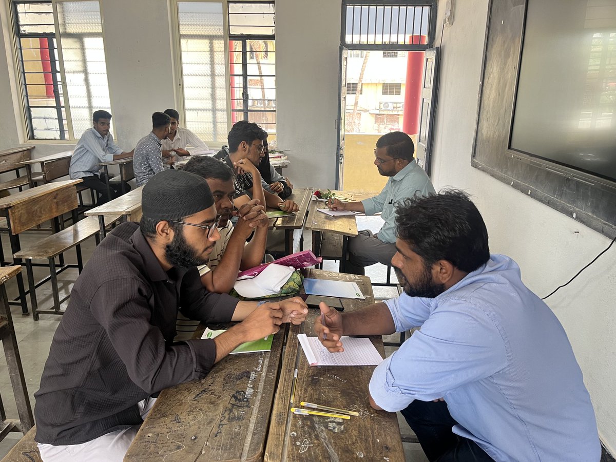 siomsz's tweet photo. SIO Kolhapur successfully organised a free career guidance seminar at Nehru High School, Dasara Chowk (Muslim Boarding), Kolhapur. Approximately 20-25 students attended the session, which featured one-on-one career counselling.
#CareerCounselling https://t.co/sX79fXHnoS