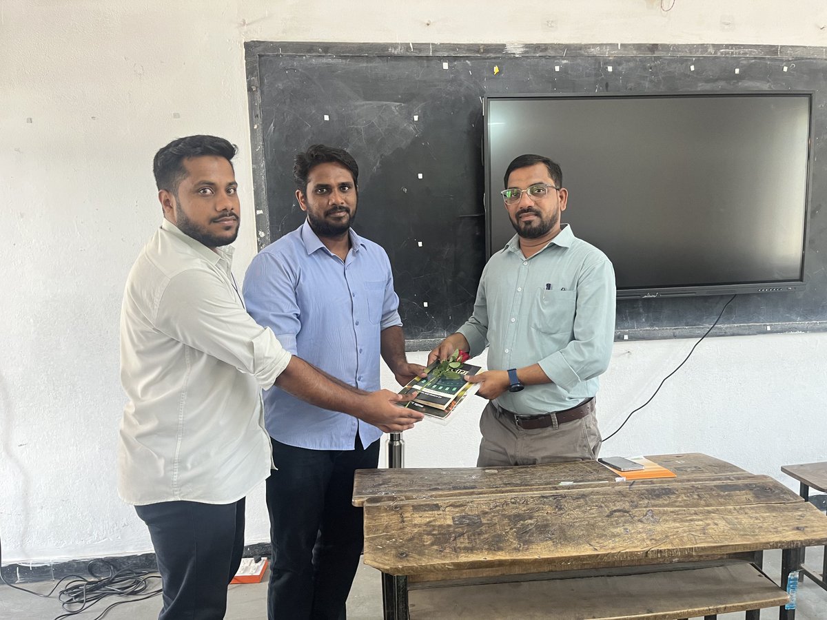 siomsz's tweet photo. SIO Kolhapur successfully organised a free career guidance seminar at Nehru High School, Dasara Chowk (Muslim Boarding), Kolhapur. Approximately 20-25 students attended the session, which featured one-on-one career counselling.
#CareerCounselling https://t.co/sX79fXHnoS