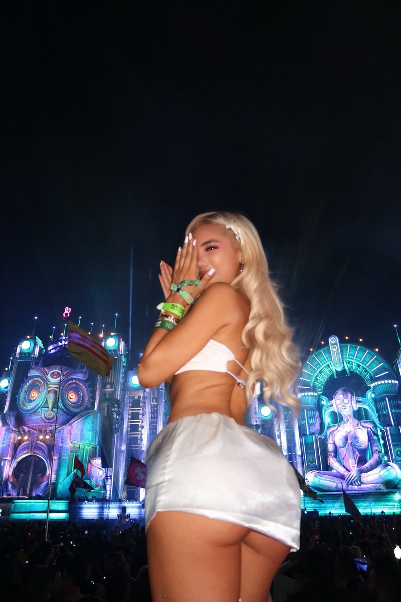 anthiacmo's tweet image. So type B, I cut my pillowcase and made it into a skirt last minute 🫠 #fy #fyp #edc #pillowcaseskirt