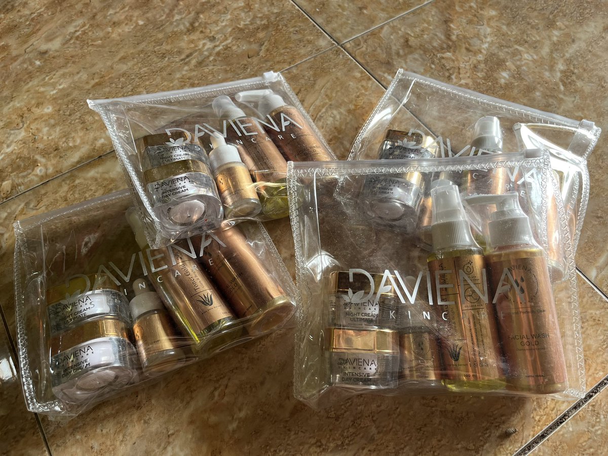 Secretsemoene's tweet photo. Daviena gold series, ON SHOPEWW
-paket lengkap 260k
- paket hemat (fw, day cream, night cream) 190k 
- ecer bisa banget 
Yuk kak larisin🙏🏼🫶🏼 https://t.co/IULAz9niEC