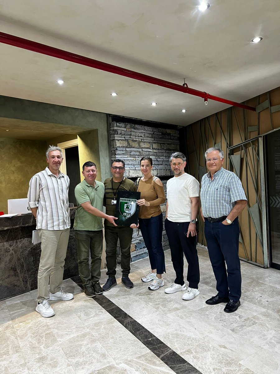 handanyzcgl's tweet photo. Bodrumspor A Kadın Voleybol Takımımızın dönem forma sponsoru Midtown AVM 'yi Kulüp Başkanımız Hadi Türk ve yöneticilerimizden Uğur Cilingiroglu ve Halil Durmaz ile yerinde ziyaret ettik. Desteklerinden ötürü kendilerine teşekkürlerimizi sunduk. https://t.co/Lsr1jmaPjH