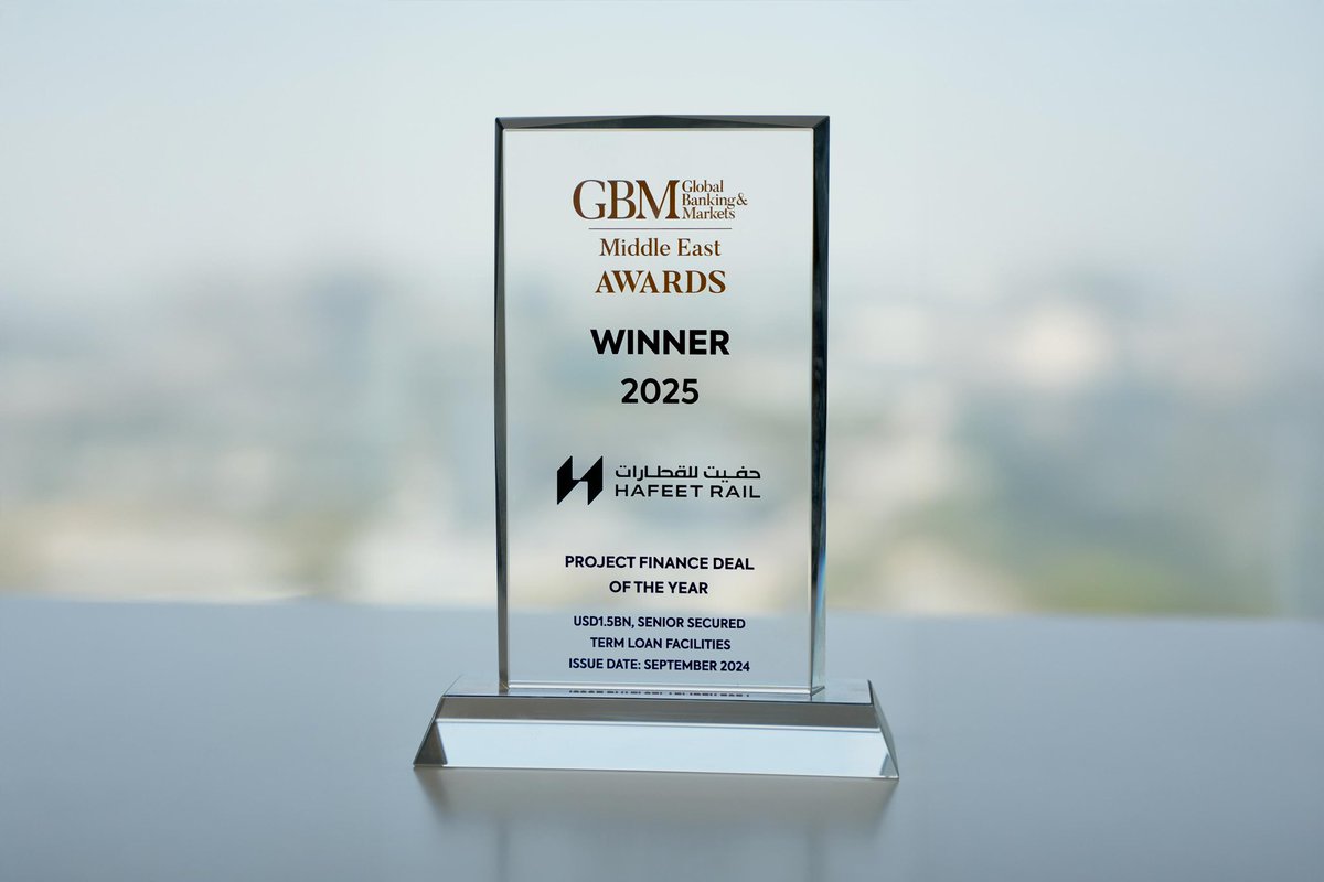 فخورون بتلقي جائزة "أفضل صفقة تمويل مشاريع لعام 2024" في جوائز "جلوبال بانكنغ آند ماركيتس" عن اتفاقية التمويل الاستثنائية لمشروع "حفيت للقطارات"، بدعم من المساهمين "قطارات الاتحاد"، و"أسياد"، و"مبادلة للاستثمار" و”القابضة (ADQ)” .
يتجاوز هذا المشروع حدود الربط بين عُمان