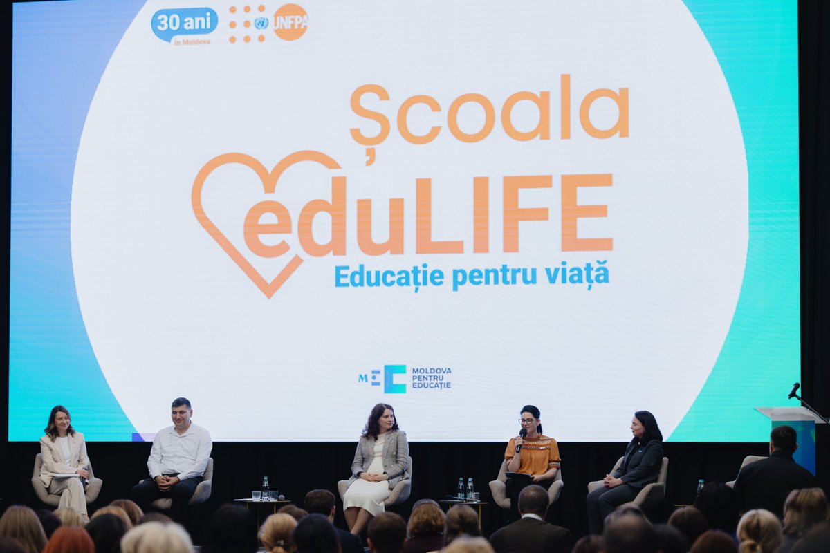 UNFPAMoldova's tweet image. 🎯 #EduLIFE — a model of innovation in Moldova's education system!
At #EducationWeek, @UNFPAMoldova showcased the program in a panel on the future of education &amp;amp; model schools. #EduLIFE invests in teacher training, health ed, friendly spaces &amp;amp; free menstrual pads for girls.