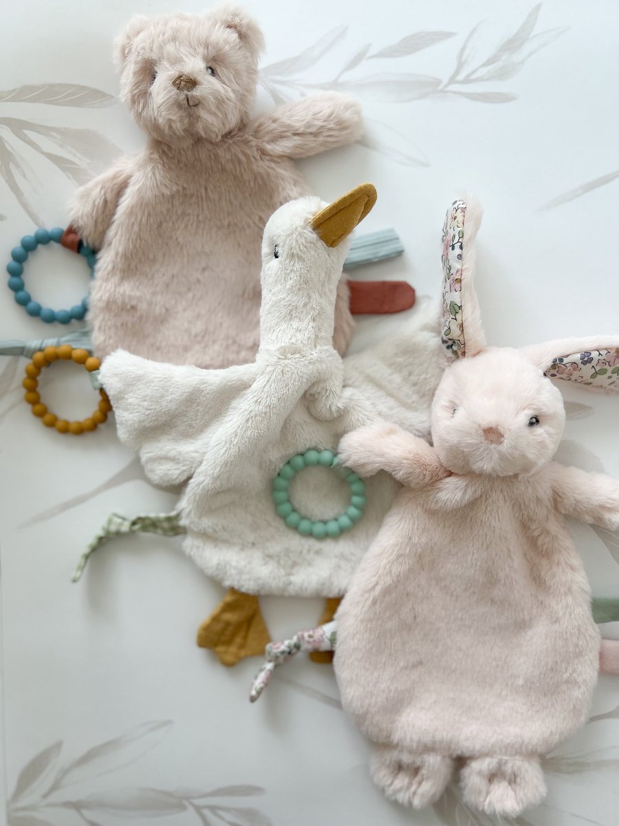 DesignsMon's tweet image. MON AMI is thrilled to announce that its Baldwin Bear Silicone Teether Lovie has been named a winner in PARENTS 2025 Best for Baby Awards. Handpicked by @parents editors➡️
parents.com/best-for-baby-…
#lovemonami #parents #siliconeteether