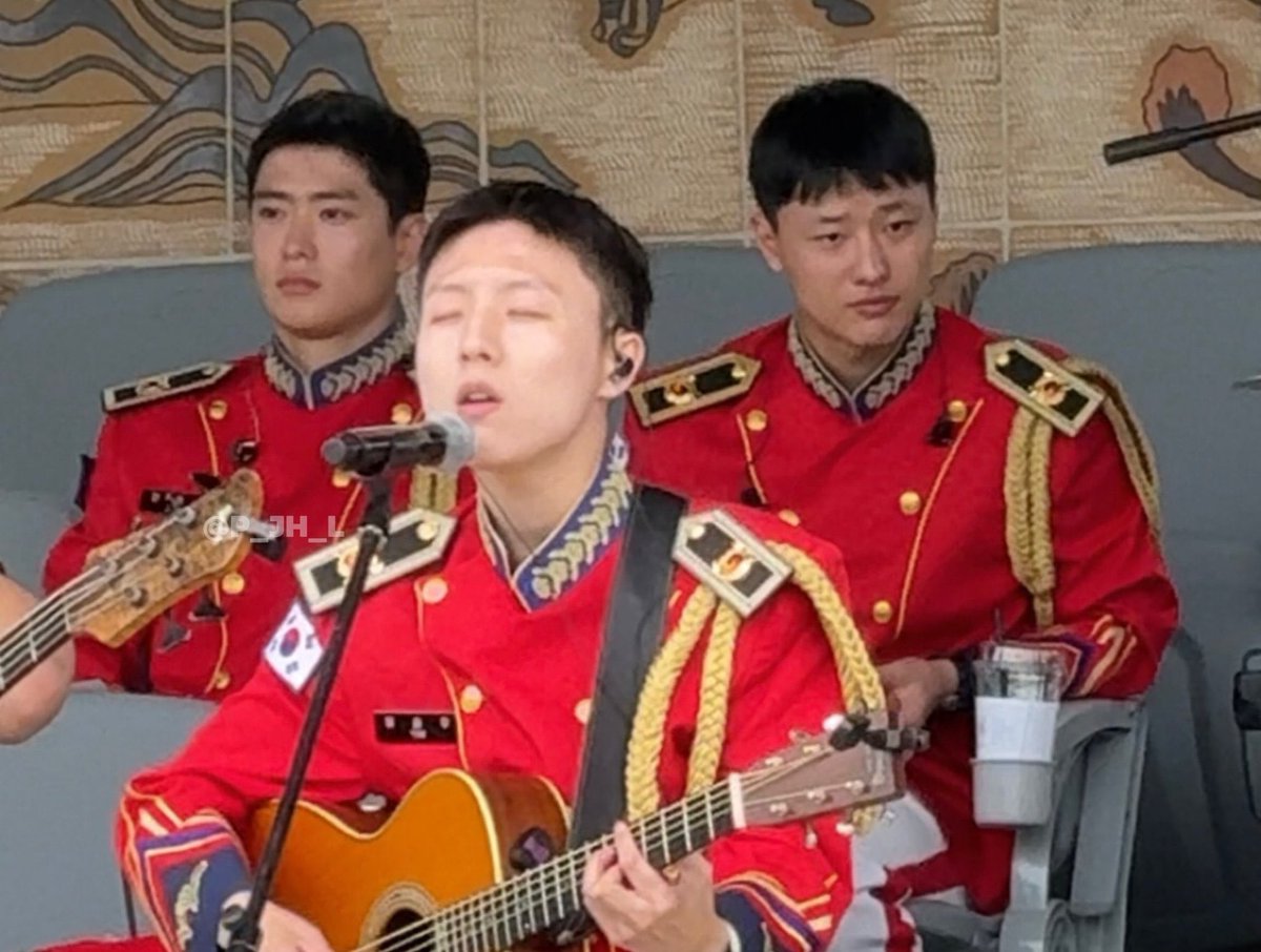 아 나 이 셋이 ㄴㅁ 웆껴 씨털 ㅜㅜ
외국 시트콤에 유명한 바보 3인방으로 나올 거 같음 ㅜㅜㅜㅜ