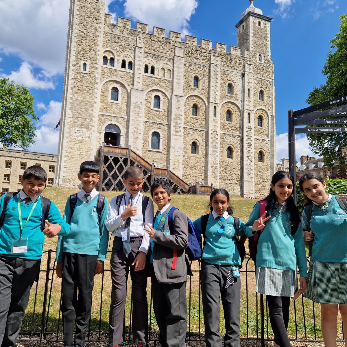 CSmithArkTindal's tweet photo. Year 6 are having a fantastic time exploring @TowerOfLondon in the sunshine! #TeamTindal #TindalAtTheTower @arktindal https://t.co/9aMaHmDOZY