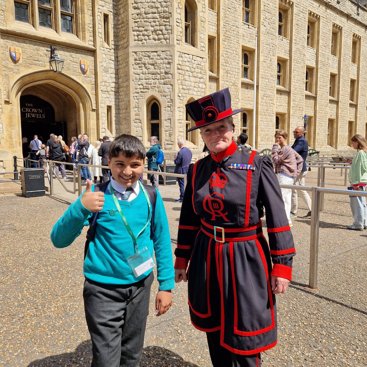 CSmithArkTindal's tweet photo. Year 6 are having a fantastic time exploring @TowerOfLondon in the sunshine! #TeamTindal #TindalAtTheTower @arktindal https://t.co/9aMaHmDOZY