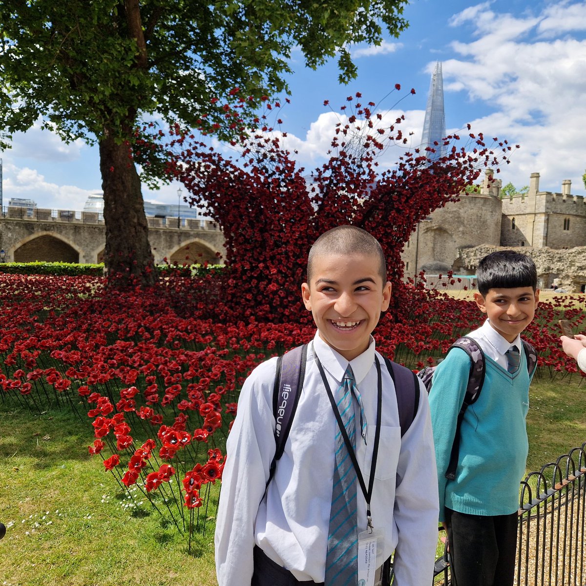 CSmithArkTindal's tweet photo. Year 6 are having a fantastic time exploring @TowerOfLondon in the sunshine! #TeamTindal #TindalAtTheTower @arktindal https://t.co/9aMaHmDOZY