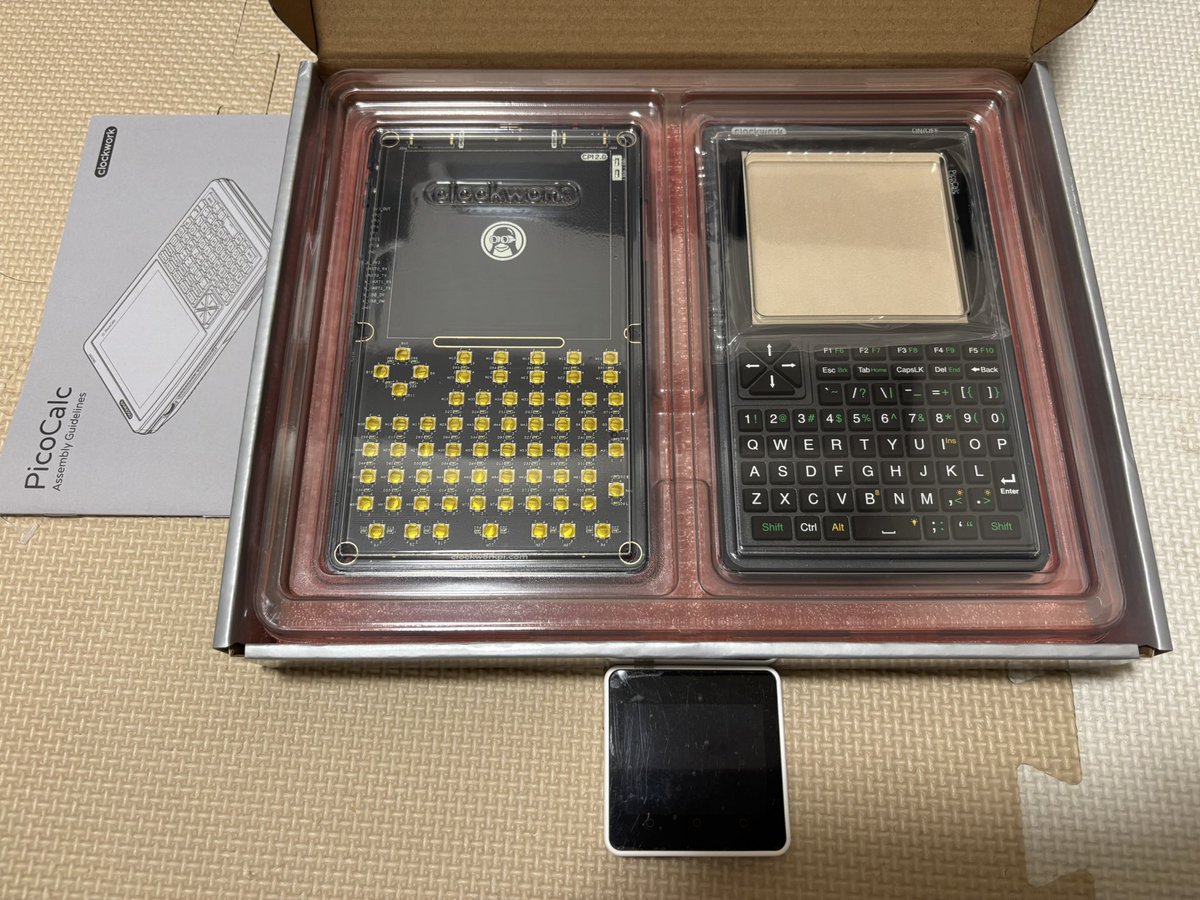 afour052's tweet image. 届いた〜　1.5ヶ月待ちました。
さて、すぐに組み立てたい所ですが、少々の間お預けかな？？？

#clockwork
#PicoCalc