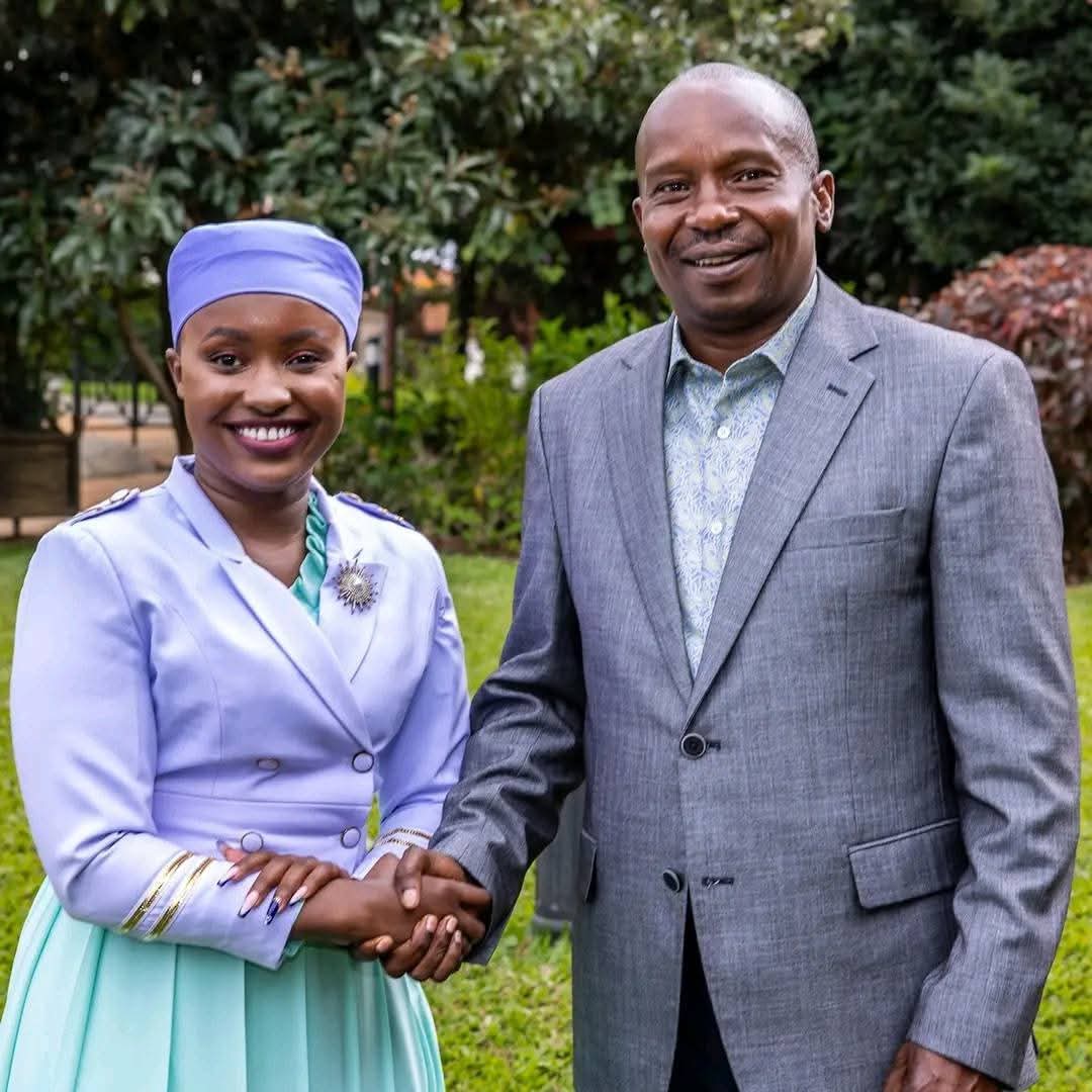 Mekatili_KE's tweet photo. Hii ndio ile #eastafricancoup Mhesh. @kimaningunjiri alitabiri kitambo. Kama sio Kanisa ni Mugithi. Yani ata #Samidoh yuko ndani? Wana mziki wapata tabu. Nani atawatetea kama sio @TFP_Kenya ?
#MukuruVibes #FarmersSweetDeal https://t.co/JkW4Ssn9bF