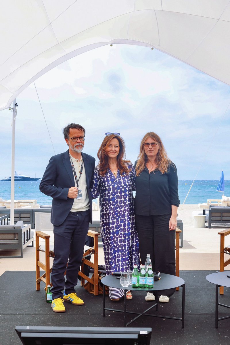 Florence Sandis (@florencesandis) on Twitter photo Joie d’animer notre table-ronde <a href="/Mediaclubelles/">médiaClub'Elles</a> au <a href="/Festival_Cannes/">Festival de Cannes</a> avec <a href="/manuelalduy/">Manuel Alduy</a> et la réalisatrice Lola Doillon pour son film “Différente”.
Inclusion, plus qu’une conviction!”
#inclusion #conviction #cinema
<a href="/pingetpong/">ping pong</a> Joie d’animer notre table-ronde <a href="/Mediaclubelles/">médiaClub'Elles</a> au <a href="/Festival_Cannes/">Festival de Cannes</a> avec <a href="/manuelalduy/">Manuel Alduy</a> et la réalisatrice Lola Doillon pour son film “Différente”.
Inclusion, plus qu’une conviction!”
#inclusion #conviction #cinema
<a href="/pingetpong/">ping pong</a>