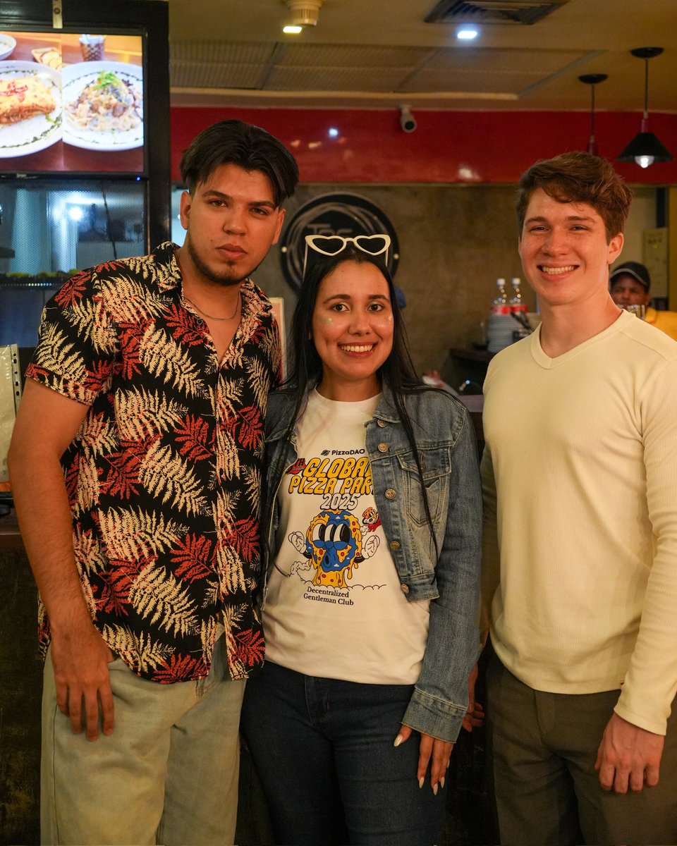 Happy Bitcoin Pizza Day 🍕 

Thanks to <a href="/Pizza_DAO/">PizzaDAO 🍕🏴‍☠️</a> for this amazing day 

#Lecheria said Present 😎

<a href="/valvalentina_/">Valeria | Valtina.sol 💜</a> <a href="/Florecita1311/">Flor Mejías</a> <a href="/YuneHRI6/">Yune Hernández</a> @JeanVsz 

#BitcoinPizzaDay