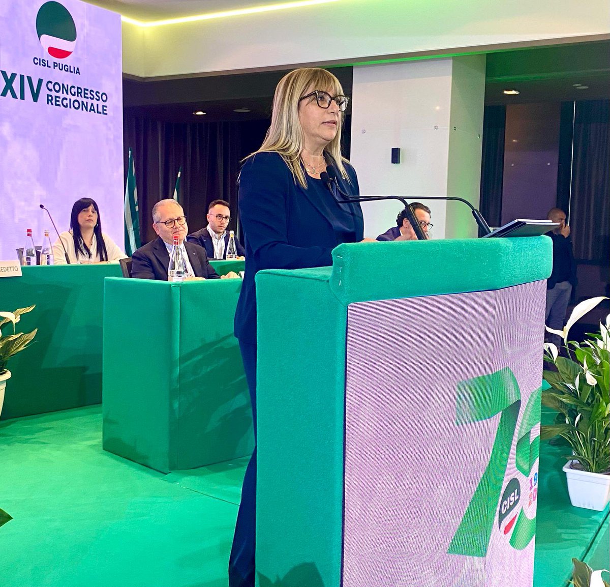 CislNazionale's tweet photo. #DanielaFumarola a Bari: “Bisogna salvaguardare l’ex Ilva, il più grande impianto industriale di tutto il Mezzogiorno, mettendo da parte recriminazioni, distinguo, polemiche e remare tutti dalla stessa parte come Paese. Sia chiaro: ciascuno con il proprio ruolo ma con un obiettivo comune da far prevalere sugli interessi di parte. Si smetta di fare annunci, abbiamo bisogno di concretezza che sta nella tutela e nella difesa dei posti di lavoro, nel rilancio di una filiera importante e strategica per tutto il Paese".