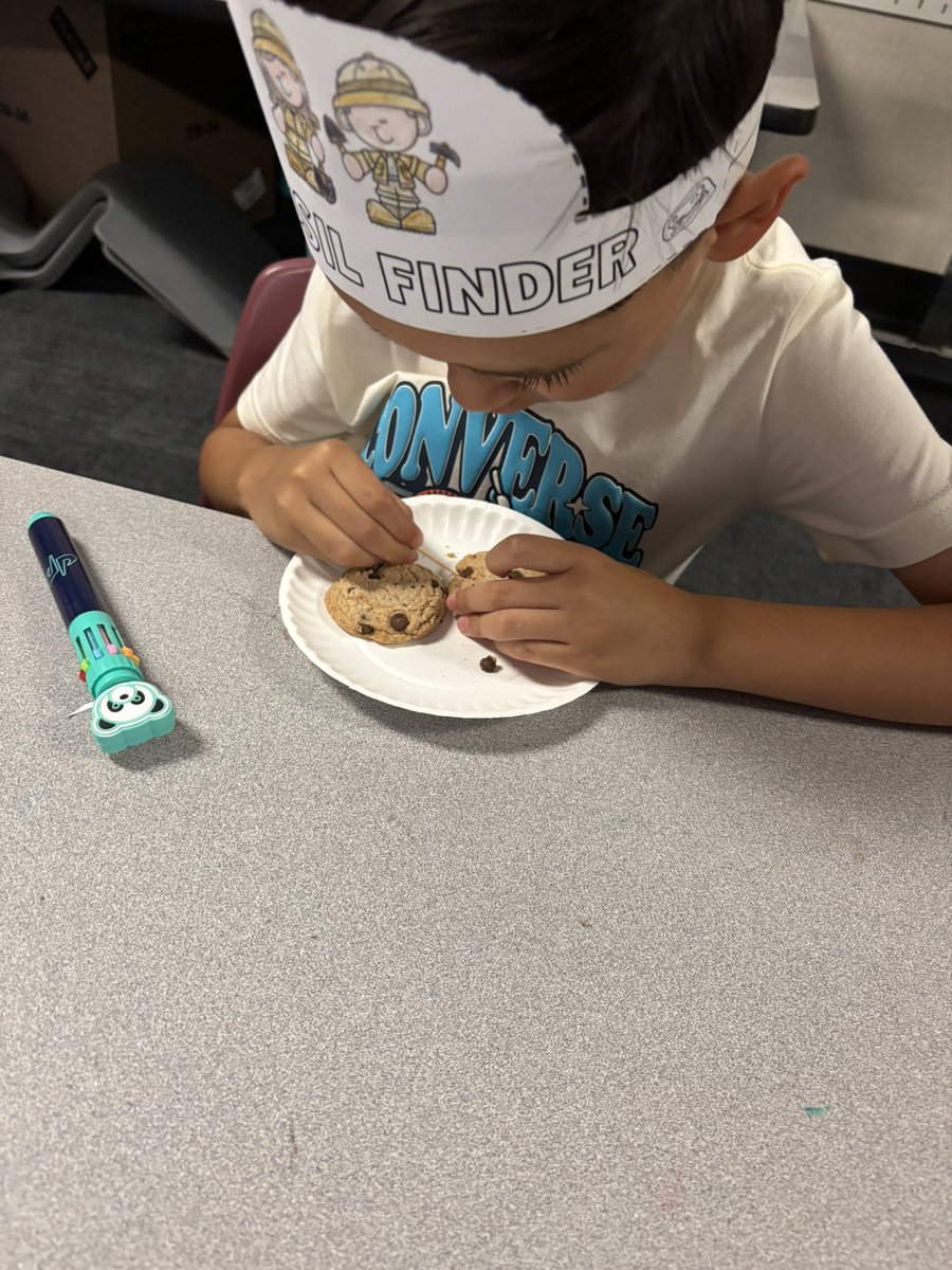 Kaleigh Murski (@missmurski) on Twitter photo We’re being paleontologists today!! Students are digging for fossils (chocolate chips) and then counting how many they find🦴<a href="/HumbleISD_OFE/">Oak Forest Elementary</a> #AllMeansAll We’re being paleontologists today!! Students are digging for fossils (chocolate chips) and then counting how many they find🦴<a href="/HumbleISD_OFE/">Oak Forest Elementary</a> #AllMeansAll