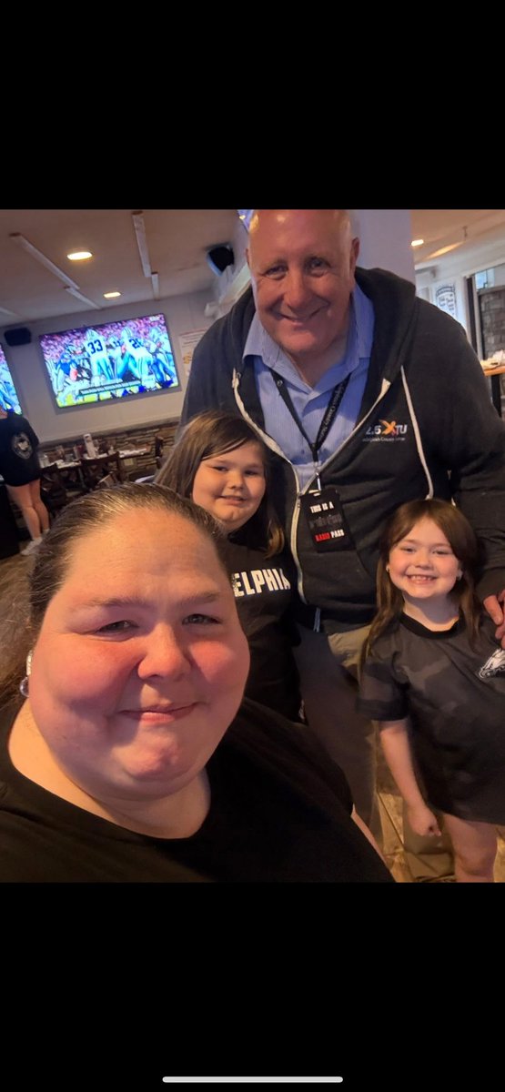 donna60187's tweet photo. @925XTU  @razzontheradio  had to bring Emma to see her buddy https://t.co/eQtuS4AMqX