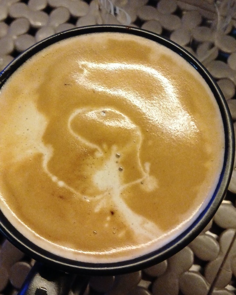 Sultanaksy000's tweet photo. Orta parmak çeken tivitili cappucino gerçek değil
ORTAK PARMAK ÇEKEN TİVİTİLİ CAPPUCİNO https://t.co/VMgIo2I9rx