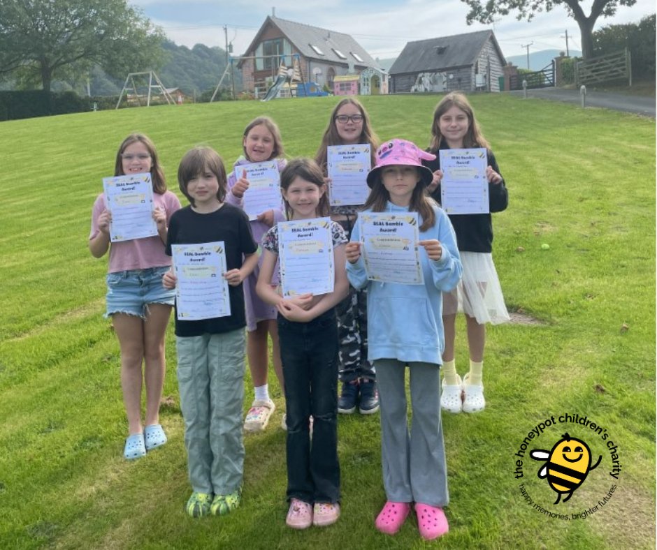 We love welcoming Honeypot #YoungCarers to our Pen y Bryn House for SEAL breaks 💛🐝 We help young carers progress in education, build resilience, restore confidence - and we even get to do a fun graduation! 🎓

Learn more:honeypot.org.uk/seal
#makingmemories #brighterfutures