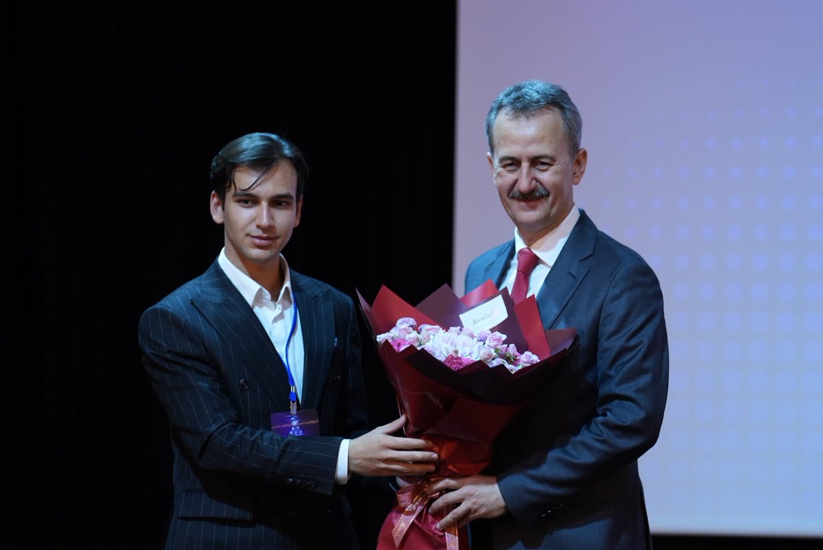 Cumhurbaşkanlığı Savunma Sanayi Başkanı Prof. Dr. Haluk Görgün, konuşmalarını gerçekleştirdiler.

#GİETS25 #AileYılındaVeliSempozyumu #GelecekİçinEğitim