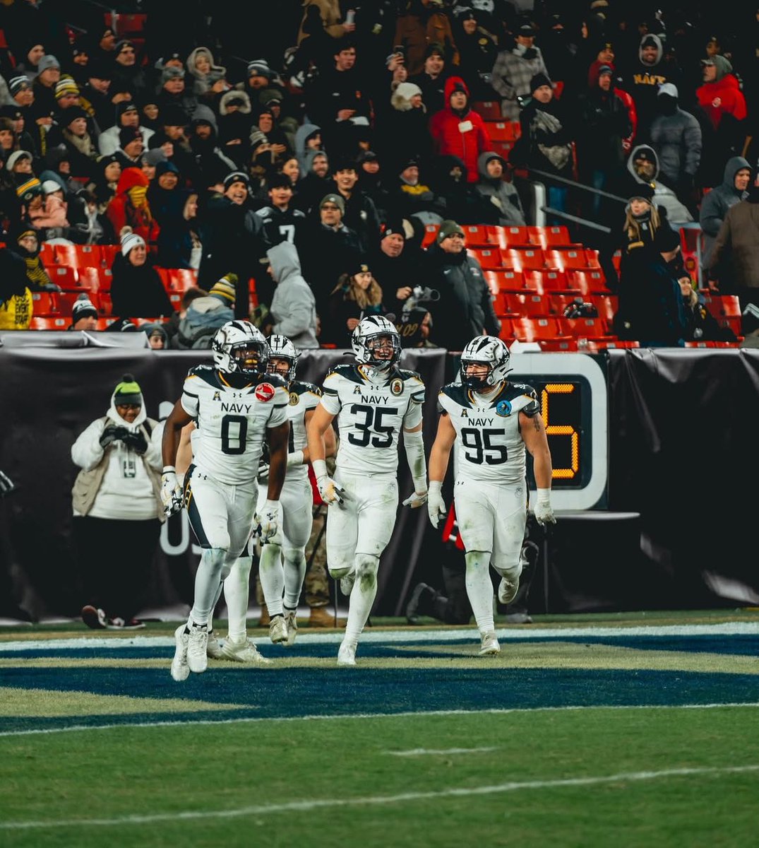 AHMONTAE_2THORO's tweet image. 🫡 @NavyFB OFFERED #GONAVY #ROLLGOATS  @BTProspects @CoachEdDudley63 @gdudley18 @bsa28_ @RecruitGeorgia @NEGARecruits @247recruiting