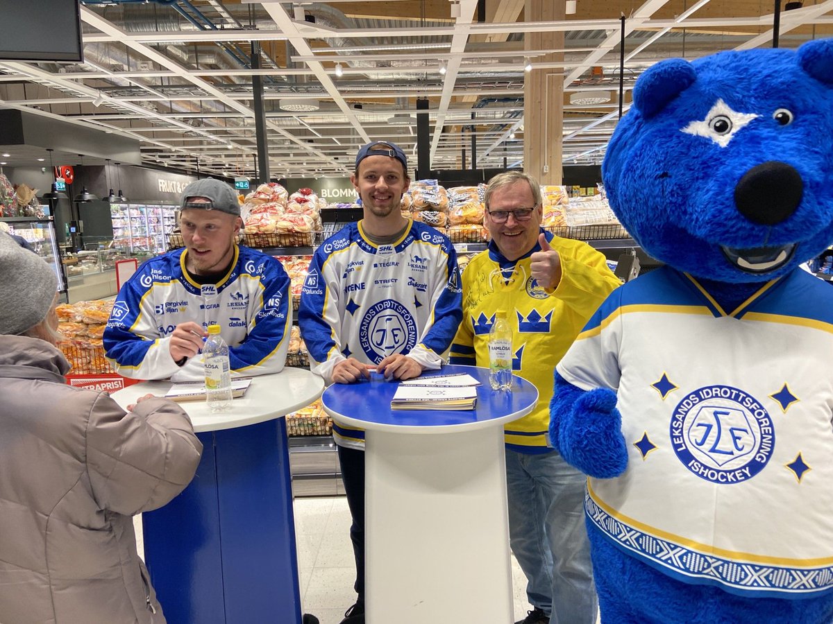 Du som bor i Leksand eller har vägarna förbi - Kom gärna och hälsa på Leksands IF på nya Ica Supermarket i centrala Leksand idag. 
Liffe, Biljettavdelningen och spelare från herrlaget är på plats fram till klockan 18.00. 
Vi ses! 
#leksandsif