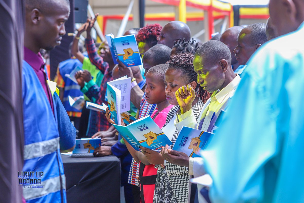 lightupuganda's tweet photo. God restores us when we repent: When we repent and pray, God turns His face back to us, restoring our relationship with him, and the land. Sin draws us away from God (Isaiah 59). Bishop Joshua Lwere
https://t.co/wnFVbcVgFh
#lightupuganda #lightupugandaforjesus #PatienceRwabogo https://t.co/uQNaal1doD