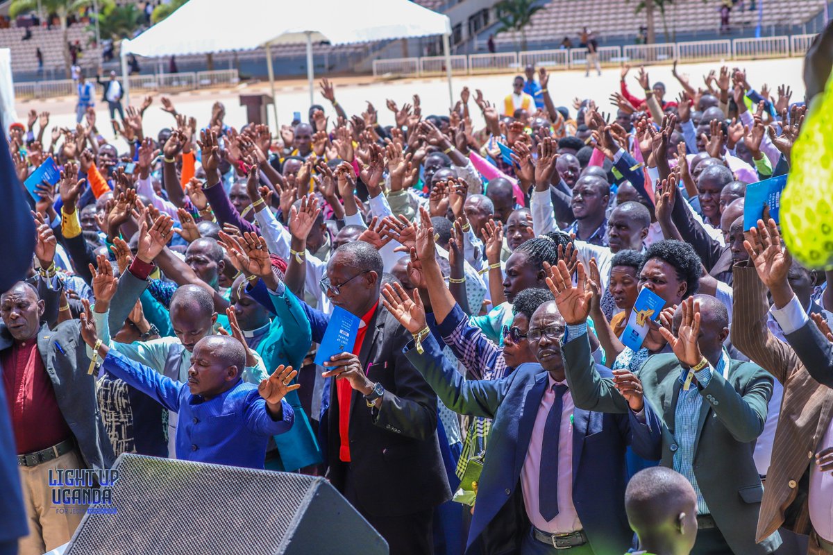 lightupuganda's tweet photo. God restores us when we repent: When we repent and pray, God turns His face back to us, restoring our relationship with him, and the land. Sin draws us away from God (Isaiah 59). Bishop Joshua Lwere
https://t.co/wnFVbcVgFh
#lightupuganda #lightupugandaforjesus #PatienceRwabogo https://t.co/uQNaal1doD