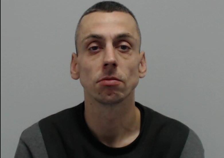 #WANTED | Police want to trace Lee Barber (15/03/1984), wanted on recall to prison 

He has links to #Wigan and #Lancashire. 

Anybody with information should contact police on 0161 856 9189, 101 or Crimestoppers on 0800 555 111.