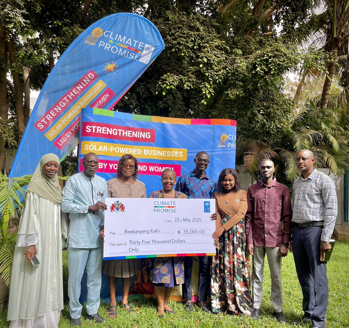 UNDP_TheGambia's tweet photo. Powering change, one idea at a time!

Celebrating homegrown climate solutions &amp; innovation in The Gambia. With support from @UNDP’s Climate Promise, 5️⃣ CSOs received $35,000 each to ⬆️ clean energy solutions for youth &amp; women-led enterprises &amp; drive #ClimateAction. https://t.co/QvD7SMglDF