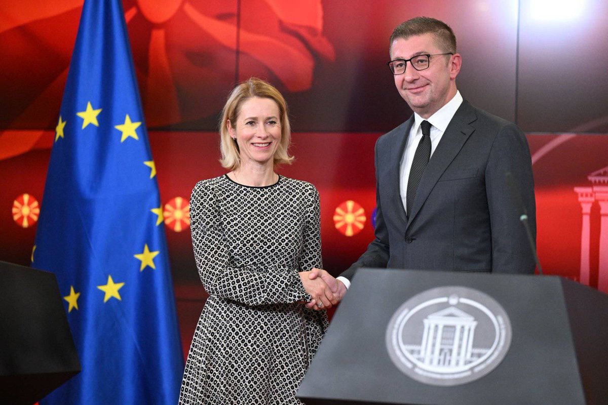 kajakallas's tweet image. A pleasure to be in Skopje.

North Macedonia was the first in the region to sign security and defence partnership with the EU — and the first to benefit from our Growth Plan for the Western Balkans.

It belongs in our European family. Now it's essential to proceed on the EU path.
