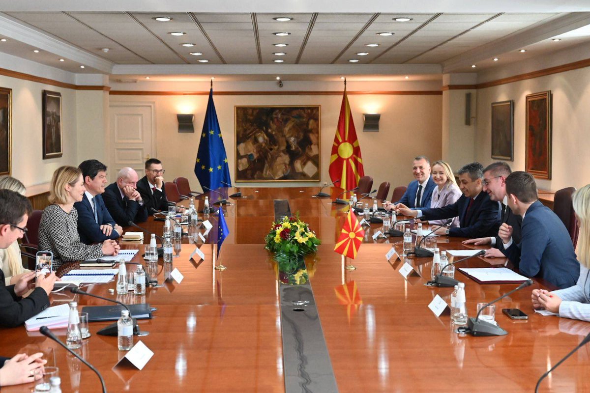 kajakallas's tweet image. A pleasure to be in Skopje.

North Macedonia was the first in the region to sign security and defence partnership with the EU — and the first to benefit from our Growth Plan for the Western Balkans.

It belongs in our European family. Now it's essential to proceed on the EU path.