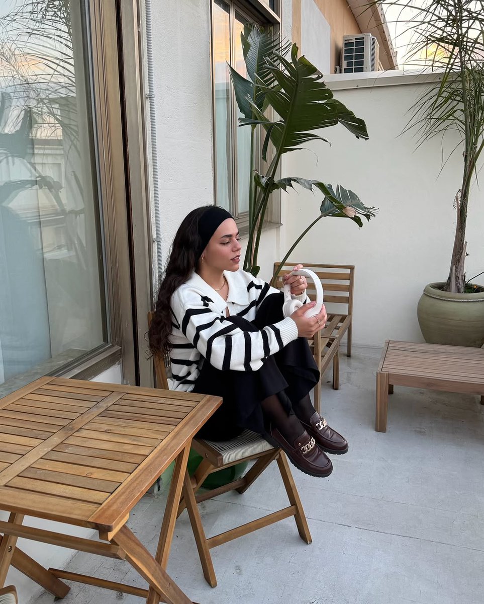 TOZO_OFFICIAL's tweet image. 🎧 Sound That's as Stylish as Your Space.

Elevate your listening experience with TOZO headphones. Our sleek design and superior sound quality complement any décor. The included stand adds a touch of modern elegance to your home or office.

#TOZO #HT2 #SummerVibes