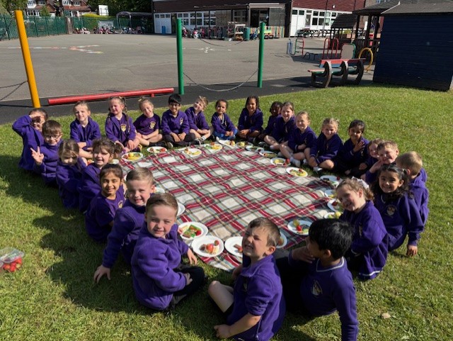 StAlbans_Sch's tweet photo. Reception enjoyed their morning picnic! #Reception #MrsP https://t.co/SQKJgRkjrf