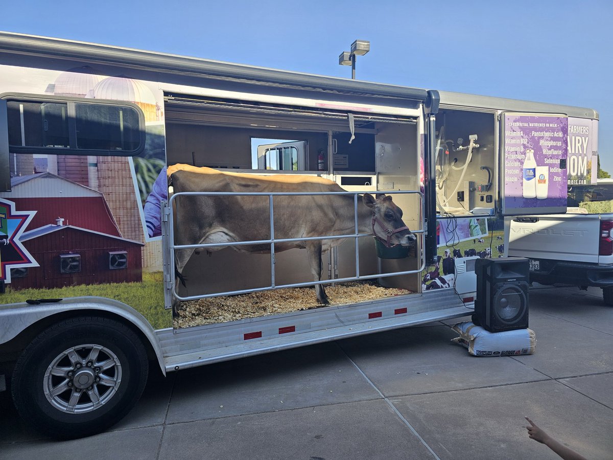 nrede_OKES's tweet photo. My Pre-K3 Crusaders learned so much at our Mobile Dairy visit! #TeamSISD #PreK3Life #AWholeNewWorld https://t.co/j4y8a8h430