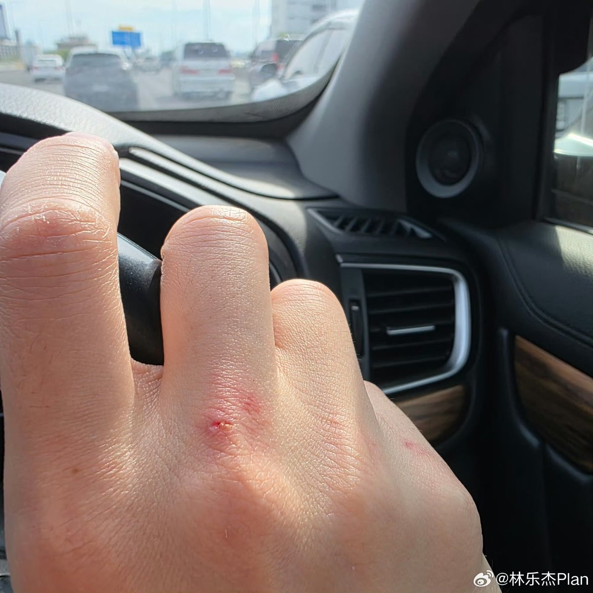 Plan’s Weibo Update 2025.05.23

✊️🐣✨️ ​​​

#คนของแปลน #PlanRathavit