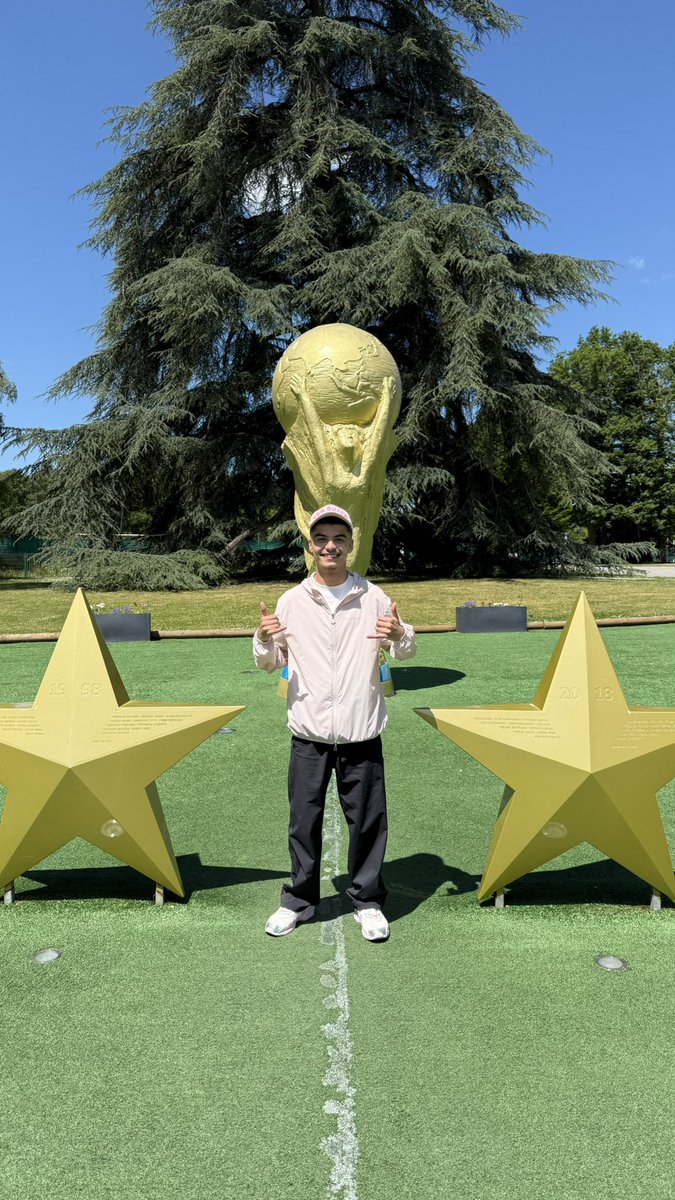 Bien arrivé à Clairefontaine. 🏰🇫🇷

#VForVictory